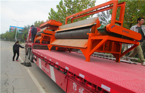 濕式磁選機(jī)，借助互聯(lián)網(wǎng)選擇好的滾筒濕式磁選機(jī)廠家_釩鈦鐵礦借助互聯(lián)網(wǎng)選擇好的滾筒濕式磁選機(jī)廠家型號(hào)參數(shù)及磁場(chǎng)強(qiáng)度