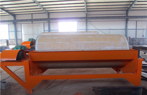 干粉磁選機(jī)，關(guān)注行業(yè)生產(chǎn)，干粉磁選機(jī)更適合市場(chǎng)使用，關(guān)注行業(yè)生產(chǎn)，干粉磁選機(jī)更適合市場(chǎng)使用磁場(chǎng)一般為多少_磁塊如何排列