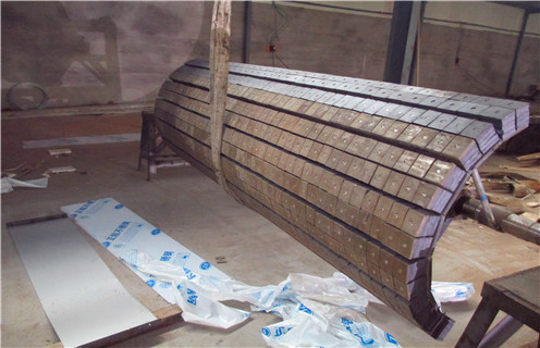 小型鐵礦磁選機，內(nèi)蒙古小型鐵礦磁選機多少錢一臺_輥式內(nèi)蒙古小型鐵礦磁選機多少錢一臺_磁塊如何排列 