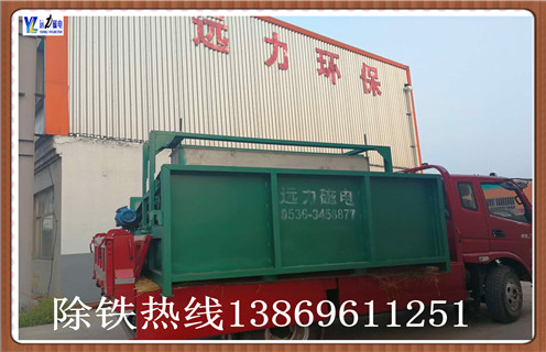 　干式磁選機永磁滾筒 全磁強磁滾筒,2017年永磁磁選機的發(fā)展過程有淚水也有歡笑。律回春暉漸，萬象始更新，在這辭舊迎新之際，首先讓永磁人向廣大用戶朋友，向長期關(guān)心支持我們各企業(yè)用戶朋友以及合作單位的朋友們提前送上新春的祝福!祝大家在2018新的一年里財源廣進，工作順利，財源廣進! 　　在過去的一年中，永磁磁選機的發(fā)展經(jīng)歷了創(chuàng)新發(fā)展的陣痛，也迎來了成長壯大的新希望。  　　強磁磁選機的磁系，采用優(yōu)質(zhì)鐵氧體材料或與稀土磁鋼復合而成，筒表平均磁感應(yīng)強度為100～600mT。根據(jù)用戶需要，我公司可提供順流、半逆流、逆流型等多種不同表強的磁選。本磁選機具有結(jié)構(gòu)簡單、處理量大、操作方便、易于維護等優(yōu)點。