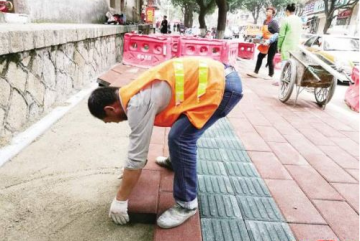 廈門多個路段正在改鋪透水磚